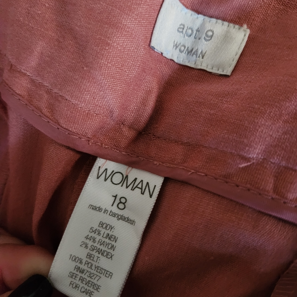 Pink Linen Capris - Picture 2 of 4